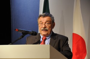 O-professor-Carlos-Costa-abre-o-evento-em-nome-da-Faculdade-300x199