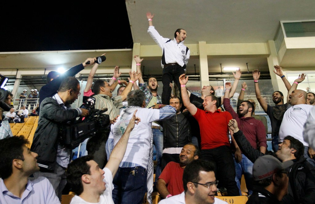 2015-10-01-sirios-HB12