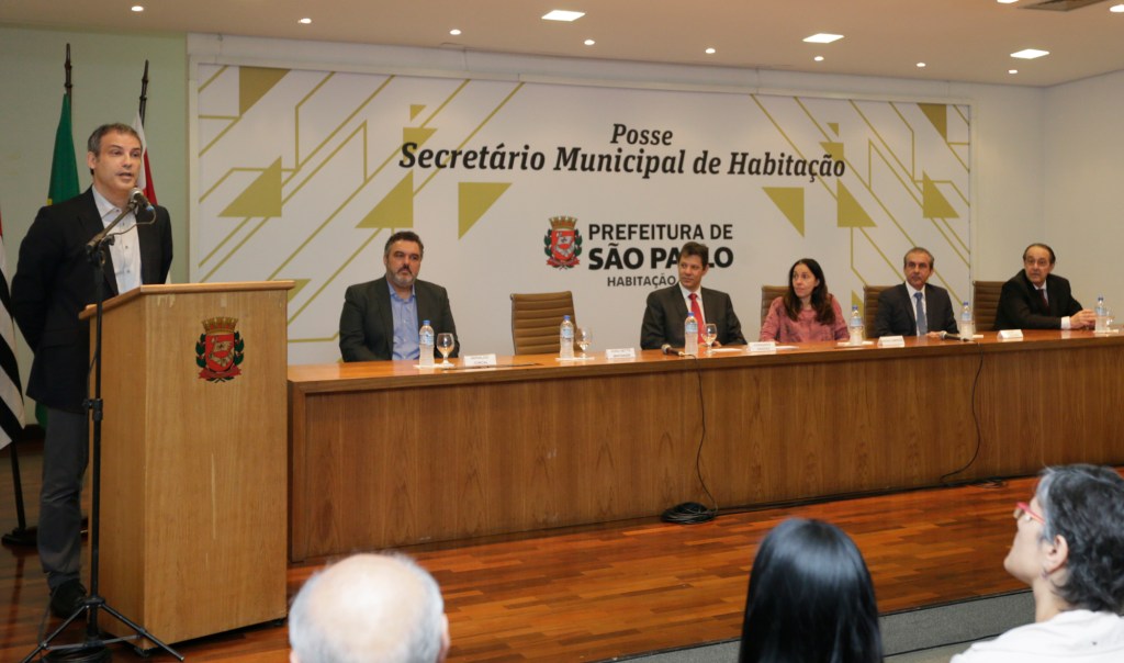 São Paulo 2015-12-02 Solenidade de Posse do Secretário Municipal de Habitação FERNANDO HADDAD, Prefeito de São Paulo;  NÁDIA CAMPEÃO, Vice-Prefeita de São Paulo;  JOÃO SETTE WHITAKER, Secretário Municipal de Habitação que toma posse;  JOSÉ FLORIANO, Secretário Municipal de Habitação que deixa o cargo;  GERALDO JUNCAL, Presidente da COHAB-SP que assume o cargo;  JOÃO ABUKATER NETO, Presidente da COHAB-SP que deixa o cargo. Foto Cesar Ogata / SECOM