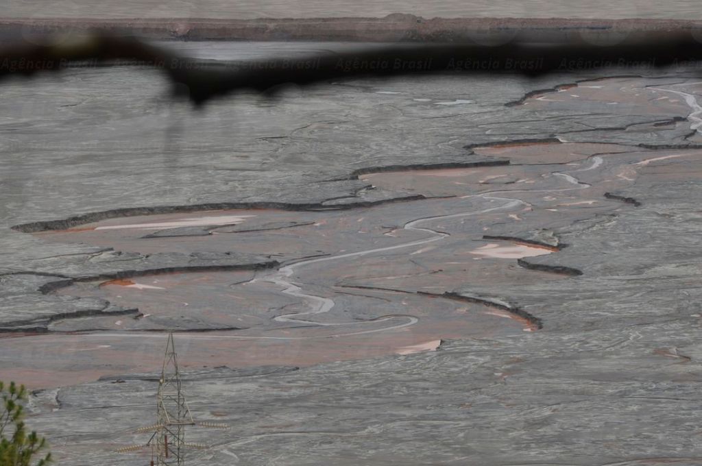 Mariana (MG) - Barragens de Santarém e Fundão que romperam na quinta feira (5), trazendo destruição à zona rural de Mariana, em Minas Gerais. (Antonio Cruz/Agência Brasil)