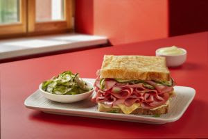 Mortadela Ouro Perdigão ensina receita exclusiva de sanduíche inspirada no bairro da Liberdade