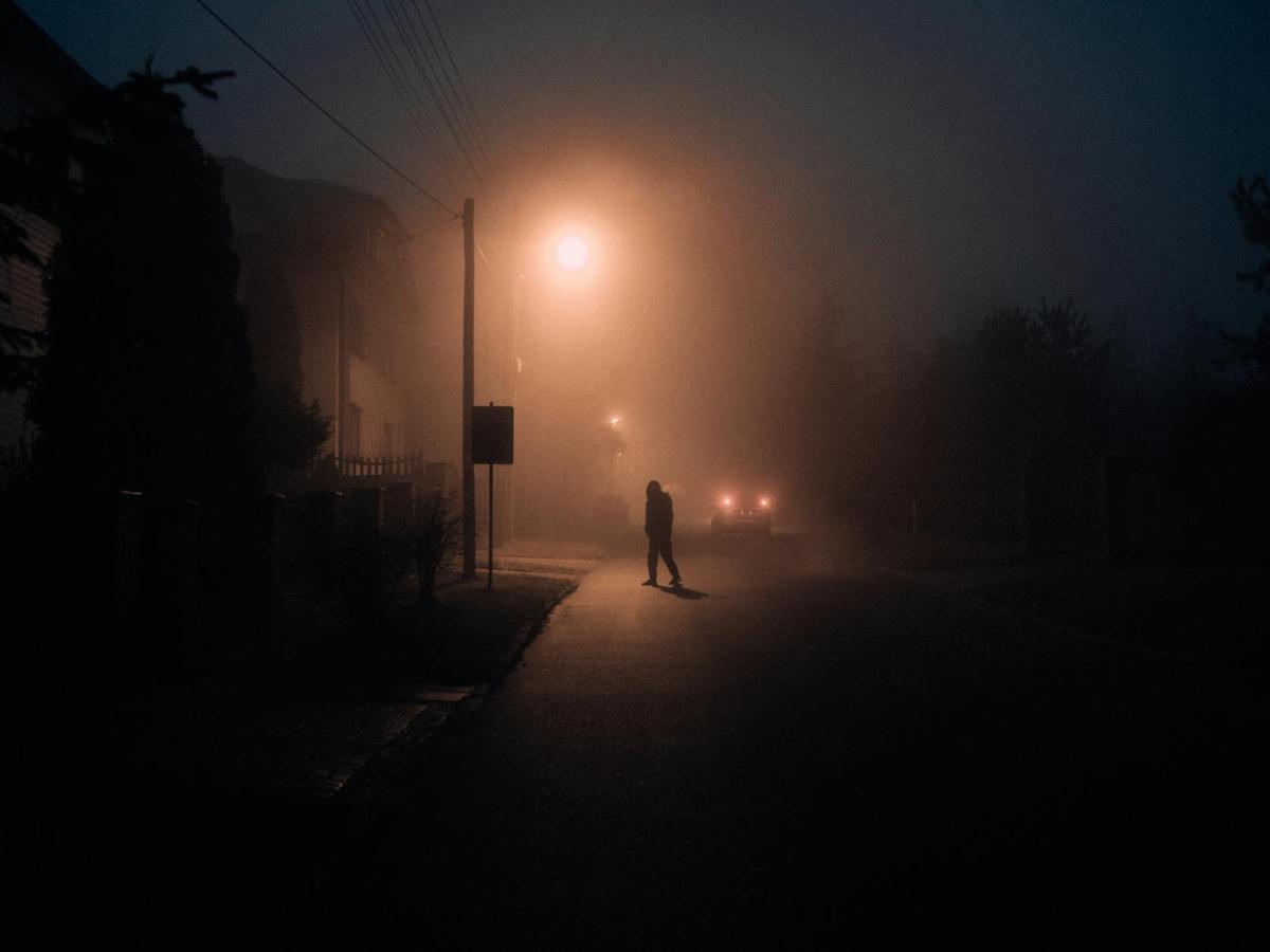 Rua escura, solidão